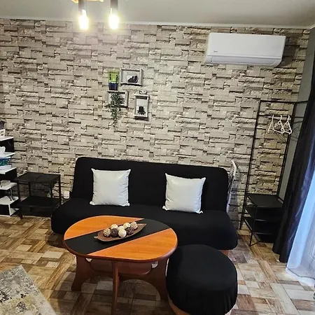 67 & 16 Rainbow Complex דירה