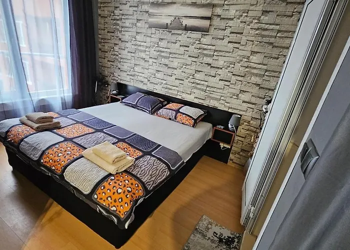 67 & 16 Rainbow Complex * 阳光海滩