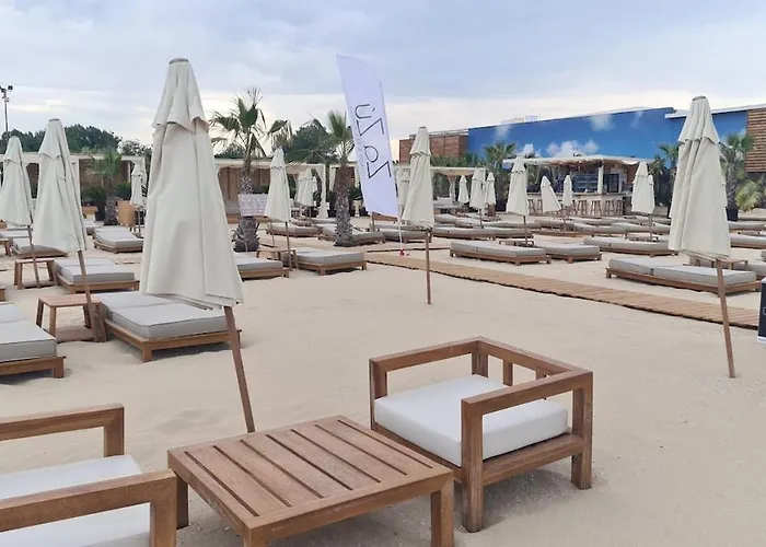 67 & 16 Rainbow Complex 阳光海滩