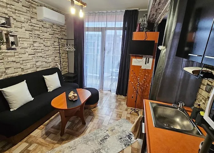 67 & 16 Rainbow Complex * 阳光海滩