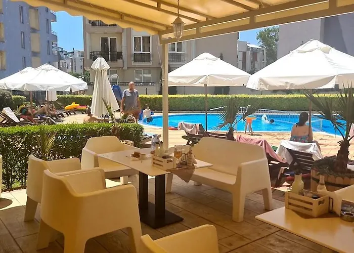 67 & 16 Rainbow Complex * 阳光海滩