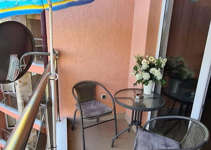 67 & 16 Rainbow Complex 公寓 *