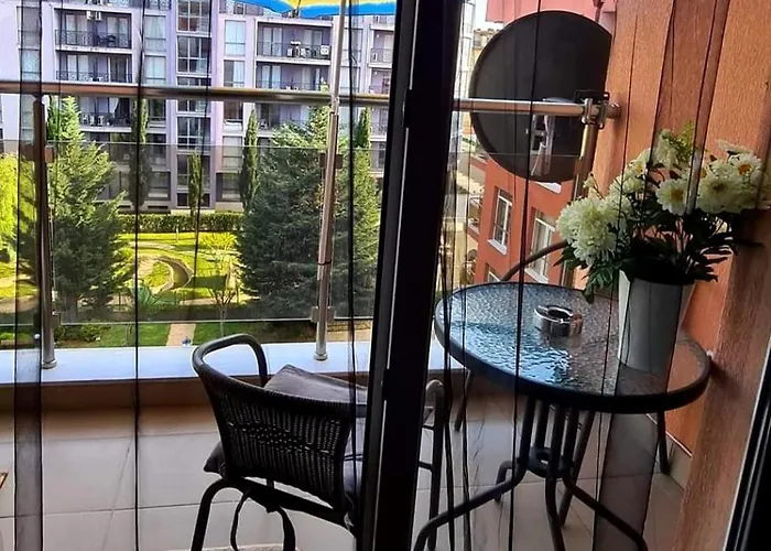 67 & 16 Rainbow Complex 公寓